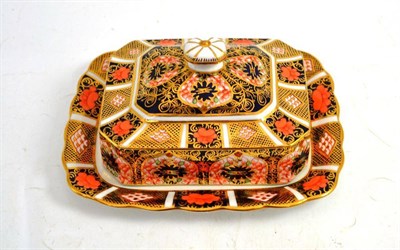 Lot 147 - Royal Crown Derby Imari 1128 pattern butter dish and cover circa 1917