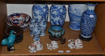 Lot 212 - Chinese and Japanese ceramics and metalwares on one shelf