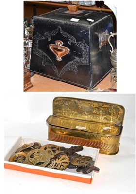 Lot 248 - Embossed brass candle box, copper-mounted coal box and a quantity of horse brasses