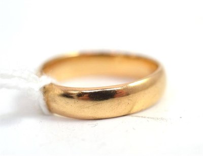 Lot 300 - An 18ct gold band ring