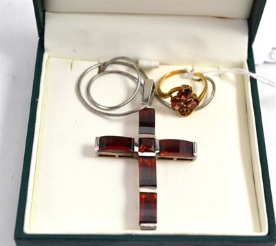 Lot 308 - A 9ct gold cluster ring and a garnet cross on chain