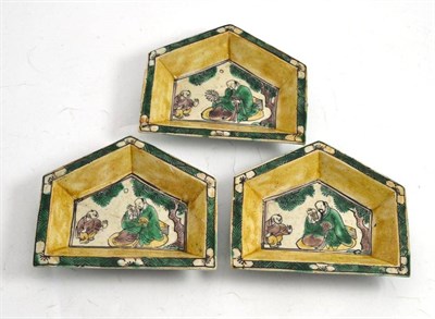 Lot 345 - Set of three Kangxi hors d'oeuvres dishes