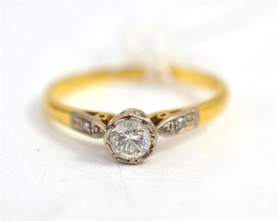 Lot 414 - A diamond solitaire ring