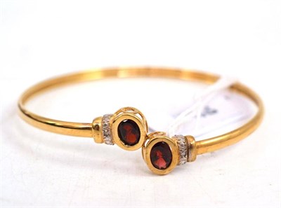 Lot 419 - A 9ct gold bracelet set with two garnets