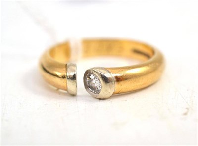 Lot 424 - A 9ct gold diamond solitaire ring