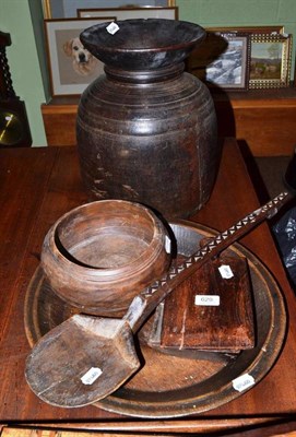 Lot 629 - Five pieces of treen including a shallow dish, small shovel, hinged box and two vessels