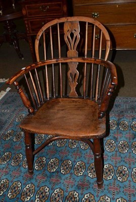 Lot 658 - Yew and elm Windsor chair