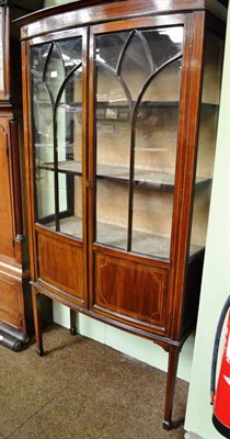 Lot 710 - An Edwardian mahogany display cabinet and key