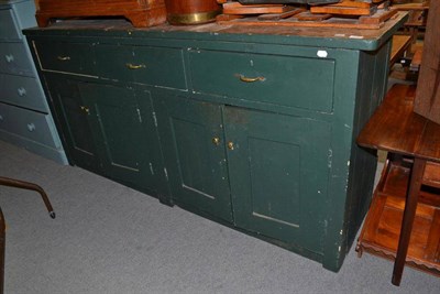 Lot 826 - A pine dresser