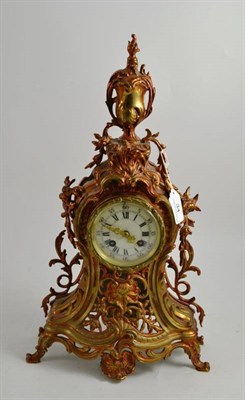 Lot 34 - A gilt metal striking mantel clock