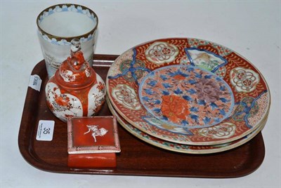 Lot 35 - A Japanese porcelain beaker, signed, a pair of Imari dishes, a Kutani vase and a box (5)