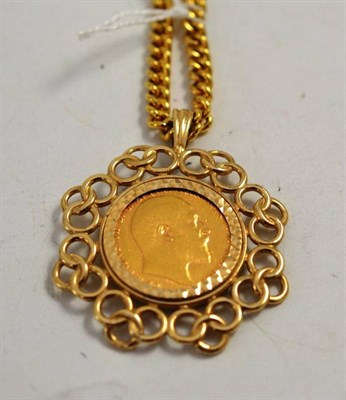 Lot 105 - A 1907 full sovereign pendant on 9ct gold chain