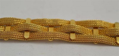 Lot 112 - A gold bracelet