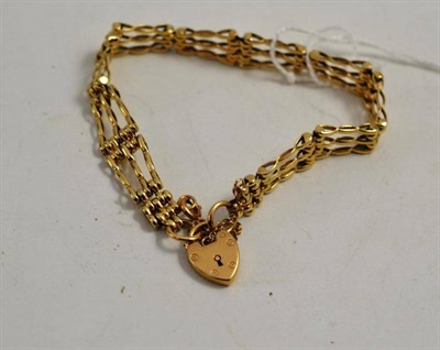 Lot 119 - A 9ct gold gate bracelet