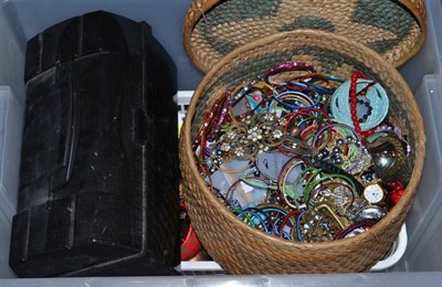 Lot 136 - Large quantity of assorted costume jewellery