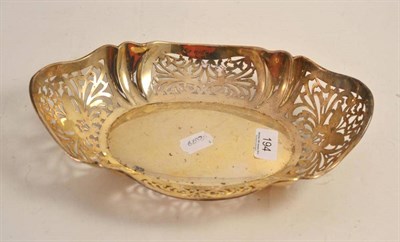 Lot 194 - A silver pierced bread dish, Birmingham 1922