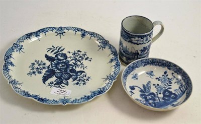 Lot 205 - Early Worcester pine cone pattern plate, a small pearlware mug and a Chinese saucer