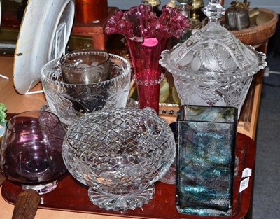 Lot 209 - A tray of decorative glass including a cranberry trumpet vase