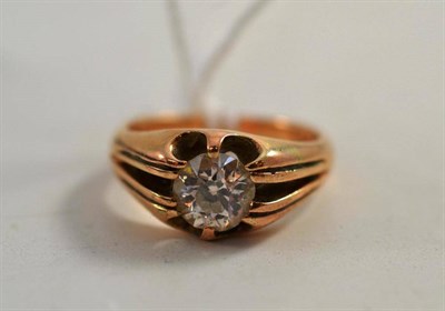 Lot 268 - A diamond solitaire ring (diamond chipped)