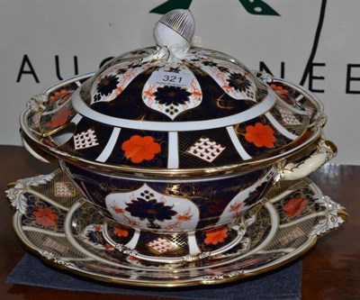 Lot 321 - Royal Crown Derby 'Imari' pattern 1128 tureen, with cover and stand