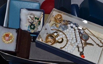 Lot 409 - A quantity of silver and costume jewellery