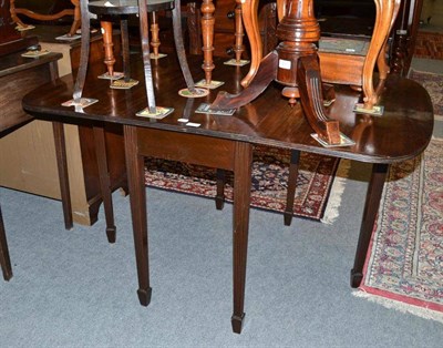 Lot 500 - A mahogany drop leaf table with reeded legs