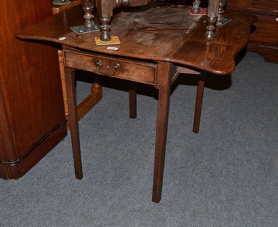 Lot 506 - A George III mahogany Pembroke table