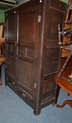 Lot 606 - 18th century oak press cupboard