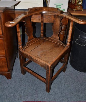 Lot 642 - A Georgian elm smokers bow corner chair