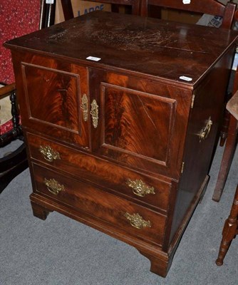 Lot 671 - A mahogany commode