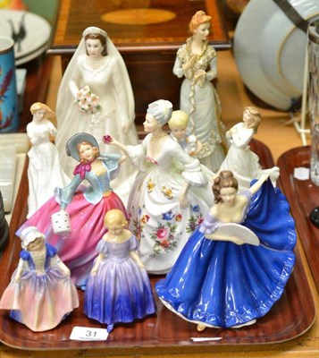Lot 31 - A collection of figurines including Royal Doulton HN3390, HN3388, HN1370, HN4716, HN1678,...