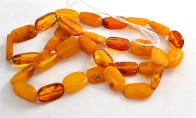 Lot 75 - An amber bead necklace