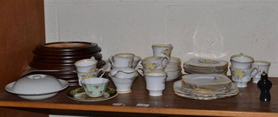 Lot 93 - Grosvenor china circa 1930s 'Gay' pattern tea service, five Wedgwood plaques etc