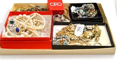 Lot 162 - A quantity of costume jewellery including a 9ct gold eternity ring, paste brooches, a silver...