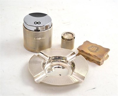Lot 191 - Modern silver table lighter, commemorative silver snuff box, silver sovereign holder and silver...