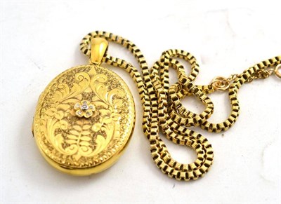 Lot 192 - A locket and chain