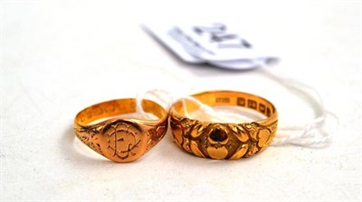 Lot 247 - An 18ct gold ring and a 22ct gold ring (2)