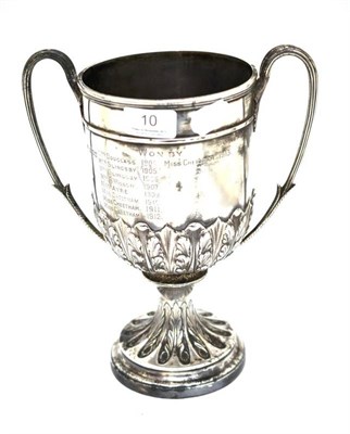 Lot 10 - A Victorian silver twin handled trophy cup, London 1898, awarded for 'Best Blue LH Cat, Male or...