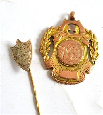 Lot 68 - A 9ct gold shield and a lapel pin