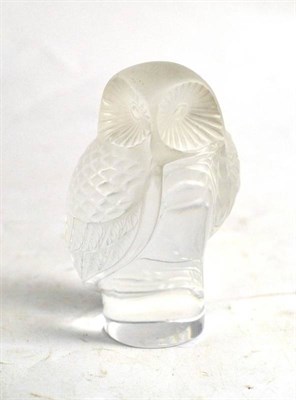 Lot 114 - A modern Lalique owl paperweight