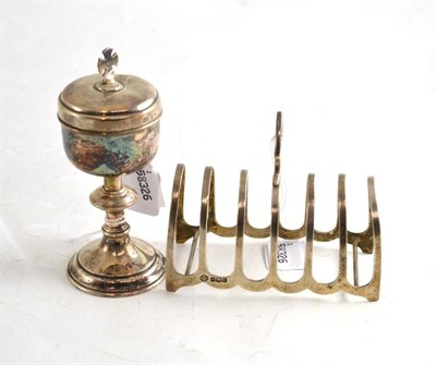 Lot 319 - A small silver chalice and cover and a silver toast rack