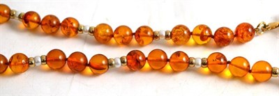 Lot 415 - An amber and pearl necklace with clasp stamped '9K'