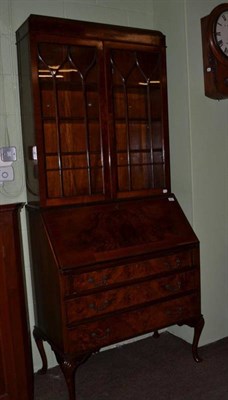 Lot 522 - An early 20th century walnut bureau bookcase