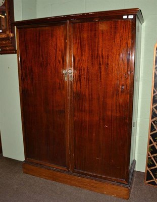 Lot 532 - Compactum double wardrobe