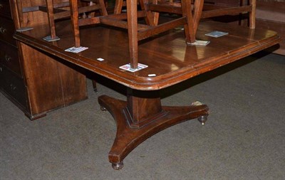 Lot 537 - An early 19th century mahogany loo table