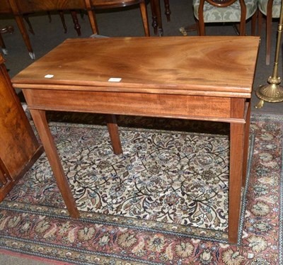 Lot 568 - A late 19th century mahogany tea table