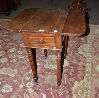 Lot 571 - A Victorian mahogany small drop leaf table