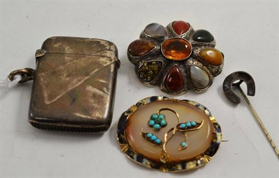 Lot 61 - A silver vesta, a hardstone brooch, a horseshoe pin and a chalcedony brooch