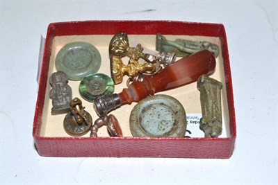 Lot 96 - A collection of assorted seals and fobs