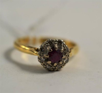 Lot 101 - An 18ct gold and diamond ring